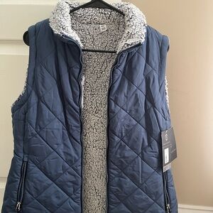 NWT Free Country Women's Navy Quilted Vest with Sherpa Lining